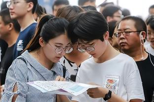 个人秀！贝林厄姆连过两人射门中框！维尼修斯空位补射打飞！